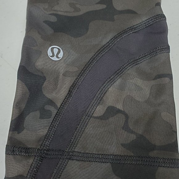 Lululemon Incognito Camo Multi Color Cropped Tight Legging Nulux SIZE 4. - Picture 8 of 15